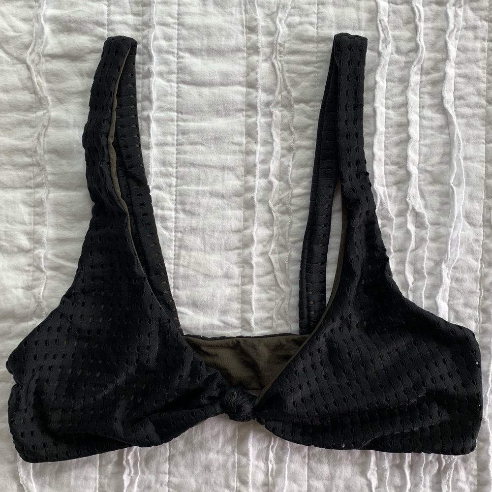 Acacia Black Mesh Spain Top